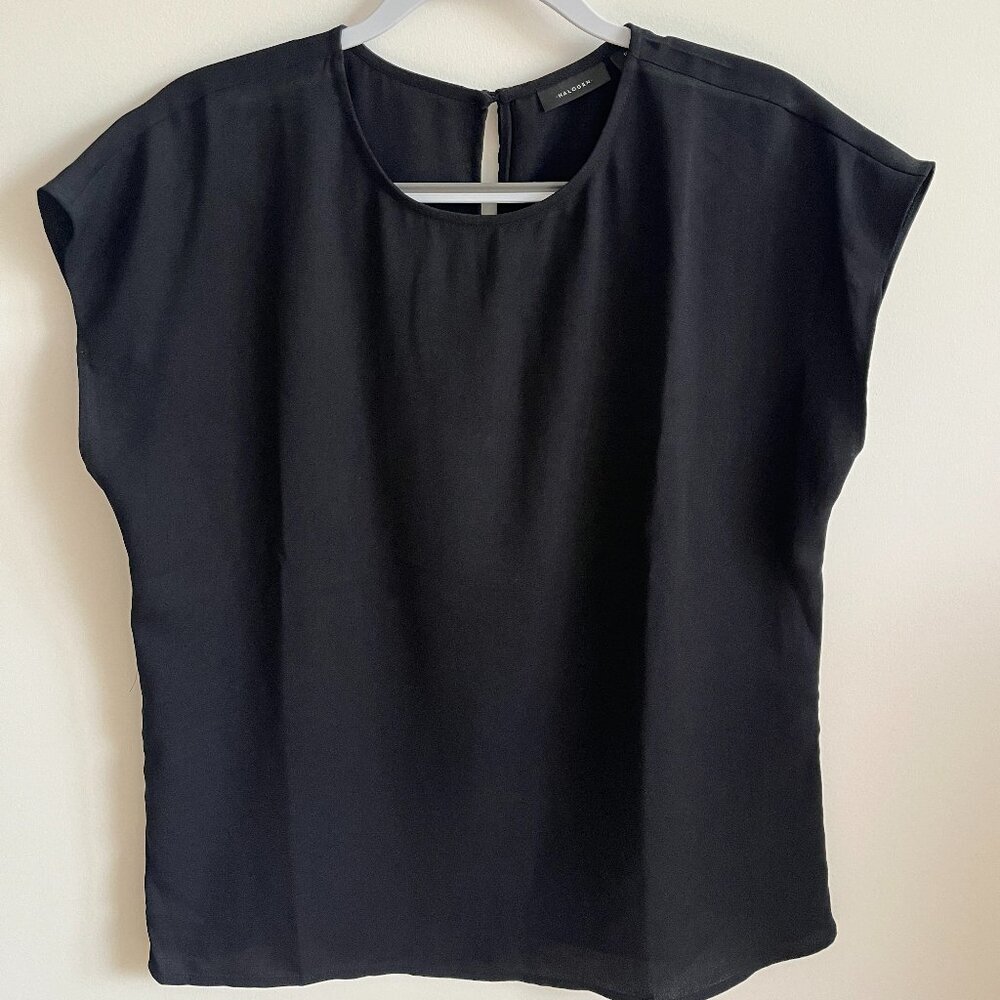 Halogen Blouse - Black Crewneck Cap Sleeve Top in Medium